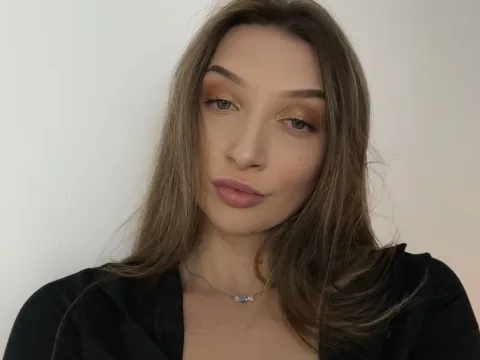 feed live sex model AdeleAlva