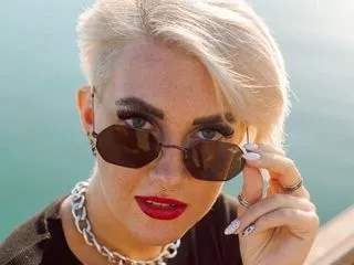 feed live sex model AkioTy