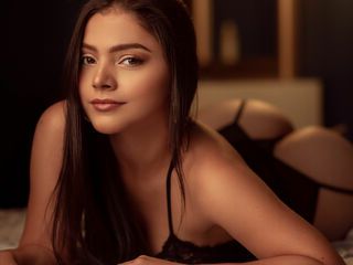 adult webcam model AlessiaRouu