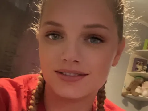 video dating model AlishaDee