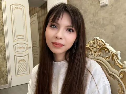 live online sex model AlizeeLee