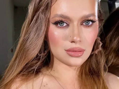 nude webcam chat model ArielAprile