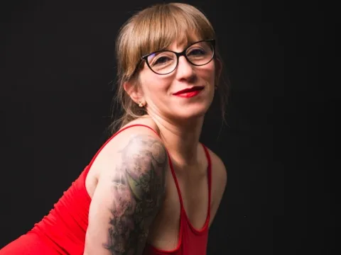 cam live show model DaenerysDosma