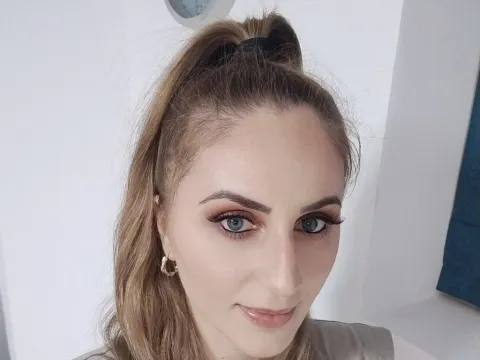sex chat and video model DanyaEden
