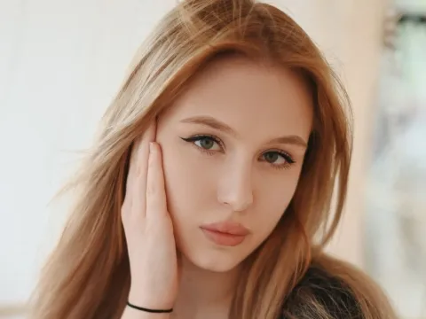 teen webcam model EmeliaGarcia