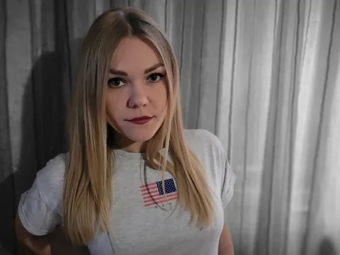 cock-sucking porn model HoneyBitter