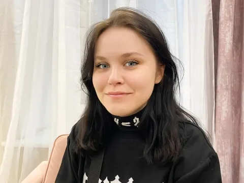 Discutez en direct avec le modèle webcam KaraLotti
