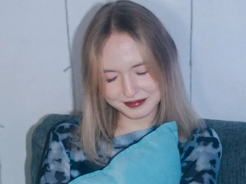 live oral sex model KikiAmoure
