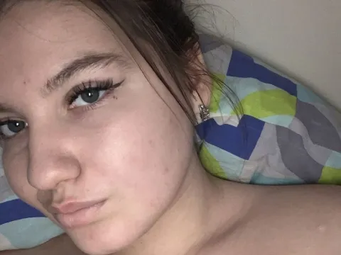 naked webcam chat model KiraGreena