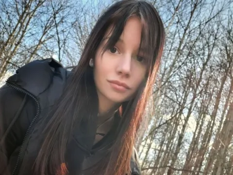 Discutez en direct avec le modèle webcam KiraNovak
