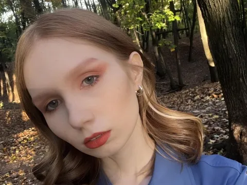 teen cam sex model LunaLittleLuster