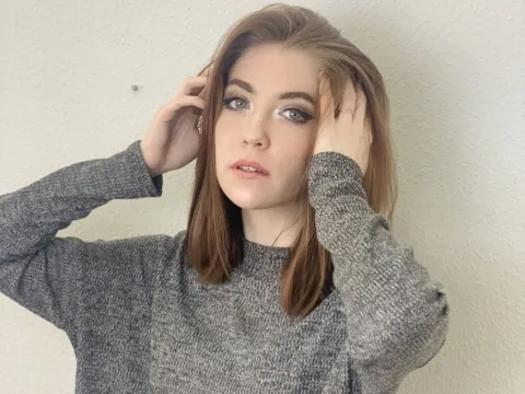 teen webcam model MaeBruster