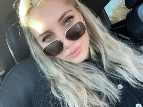 sex chat and video model MayaCarson