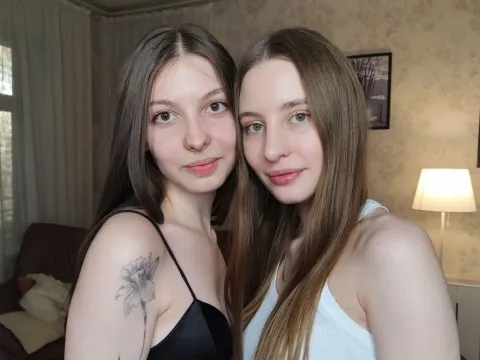 adult webcam model MoiraAndSynnove