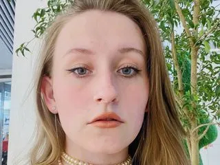 live webcam sex model MonicaBigger