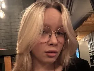 webcam sex model MonicaCreys