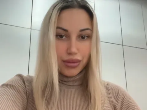 webcam chat model NicoletaMedea