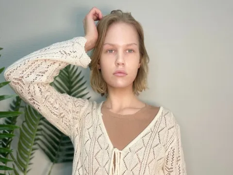 nude teen model WillaDavyin